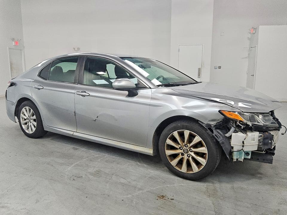2019 TOYOTA CAMRY LE 4