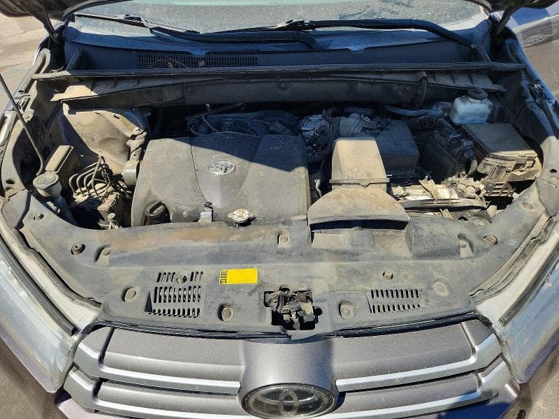 2019 TOYOTA HIGHLANDER XLE 12
