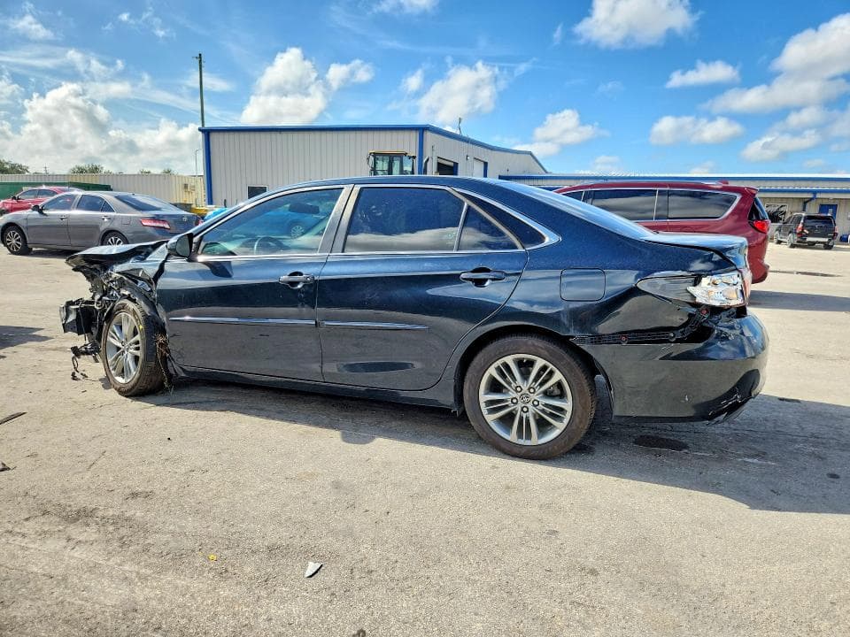 2017 TOYOTA CAMRY SE 2