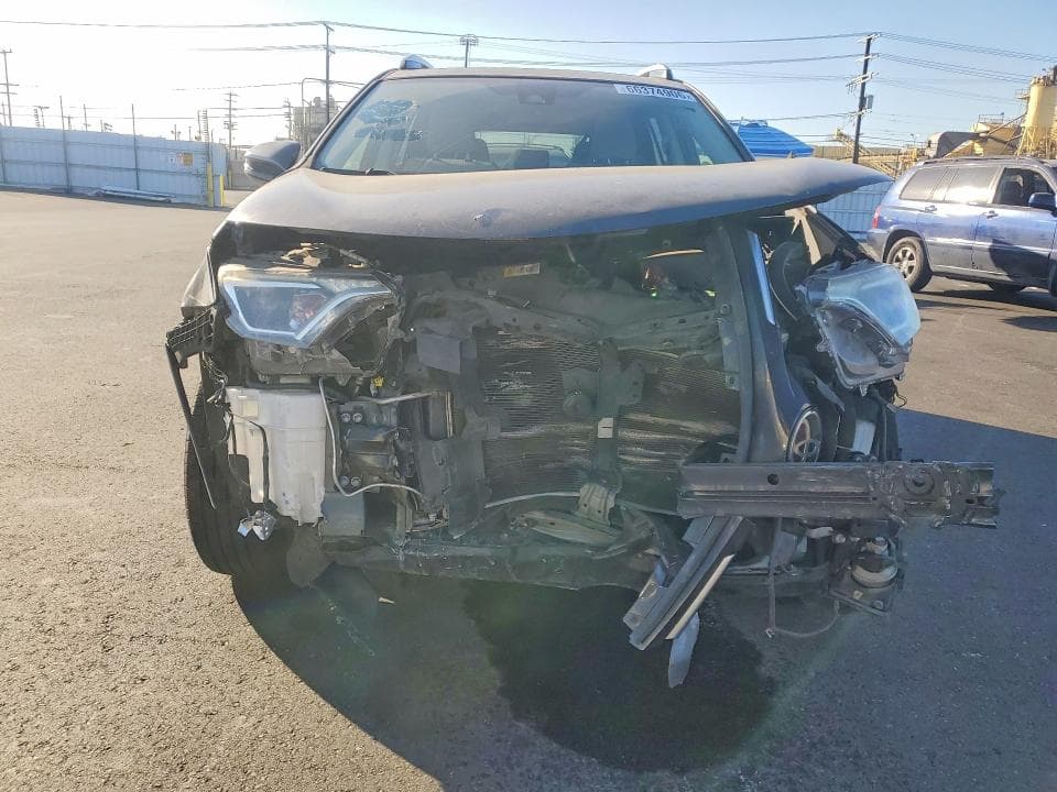 2017 TOYOTA RAV4 XLE 5