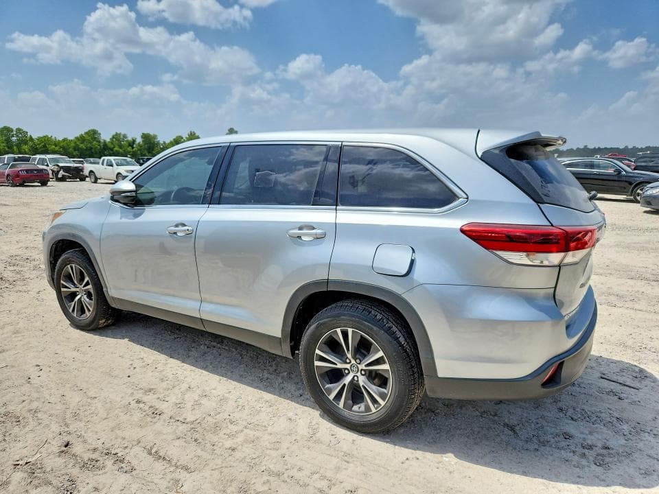2019 TOYOTA HIGHLANDER LE 2