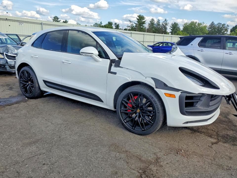 2026 PORSCHE MACAN GTS 4
