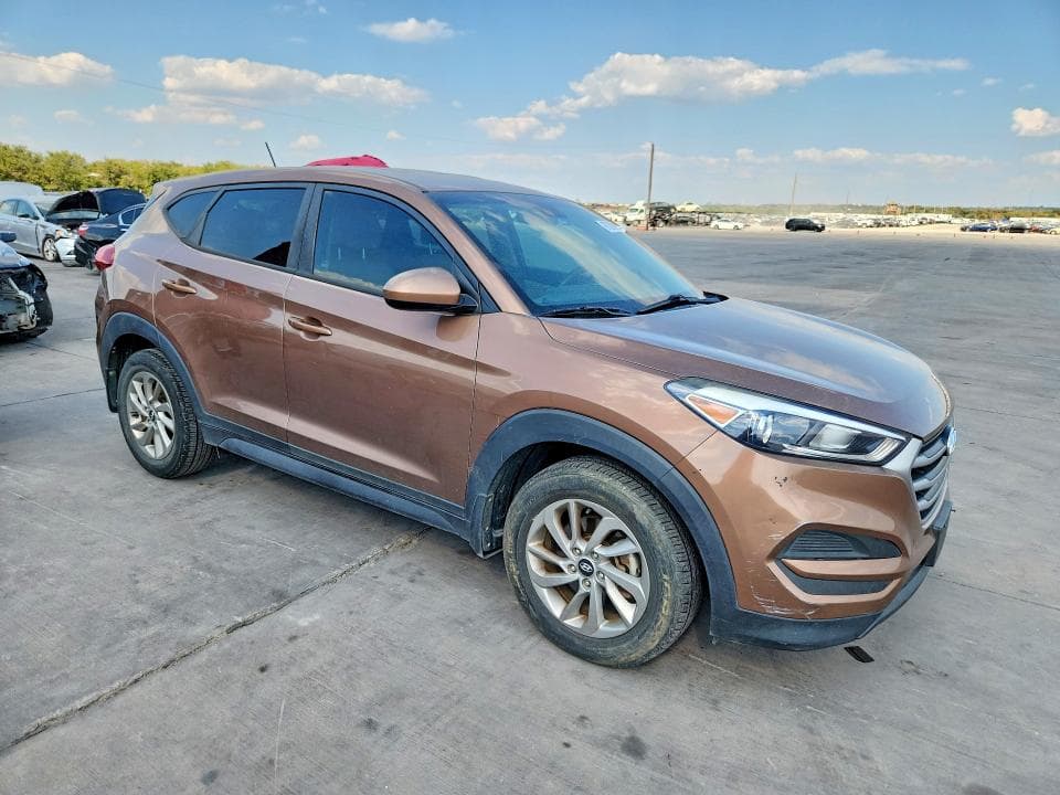 2017 HYUNDAI TUCSON SE 4