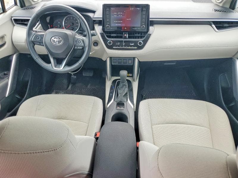 2022 TOYOTA COROLLA CROSS LE 8
