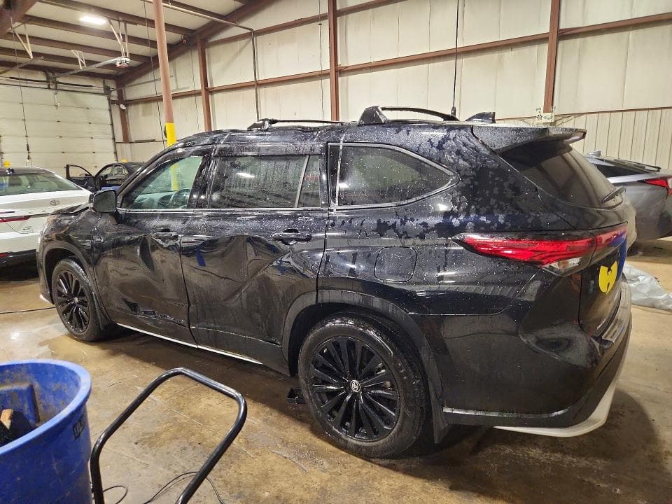 2023 TOYOTA HIGHLANDER XSE 2
