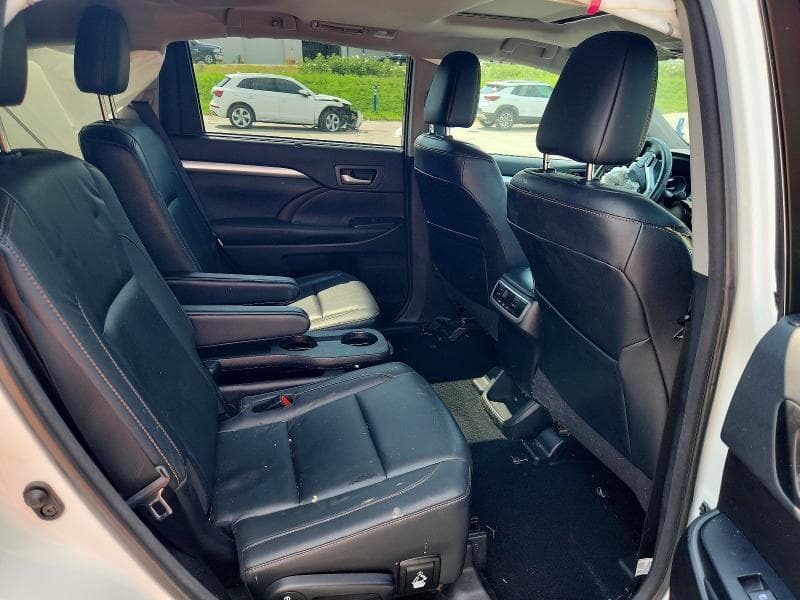 2018 TOYOTA HIGHLANDER XLE 11