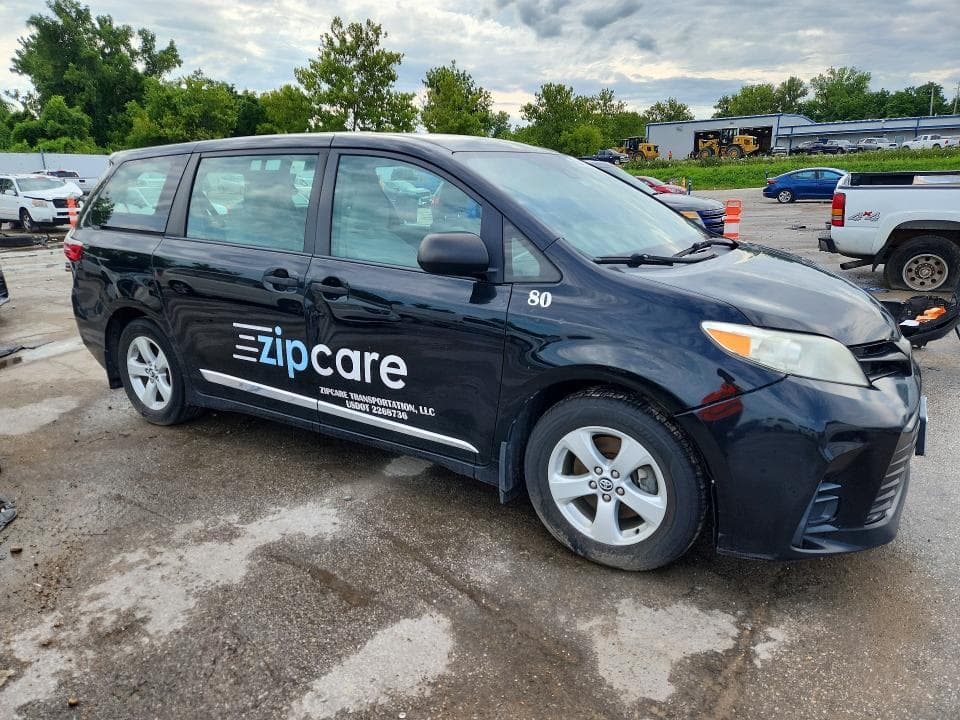 2018 TOYOTA SIENNA L 4