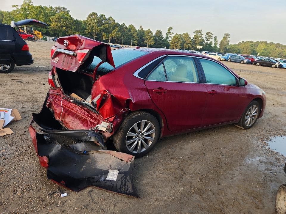 2017 TOYOTA CAMRY XLE 3