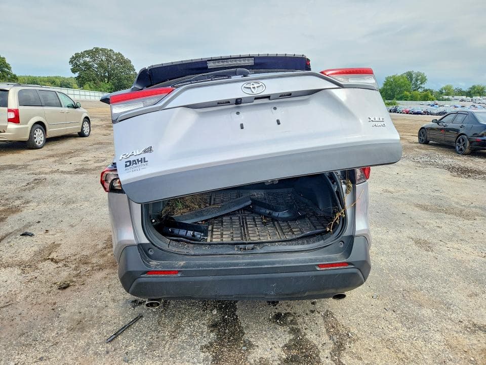 2025 TOYOTA RAV4 XLE 6