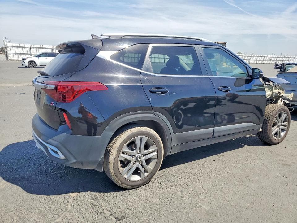2021 KIA SELTOS S 3