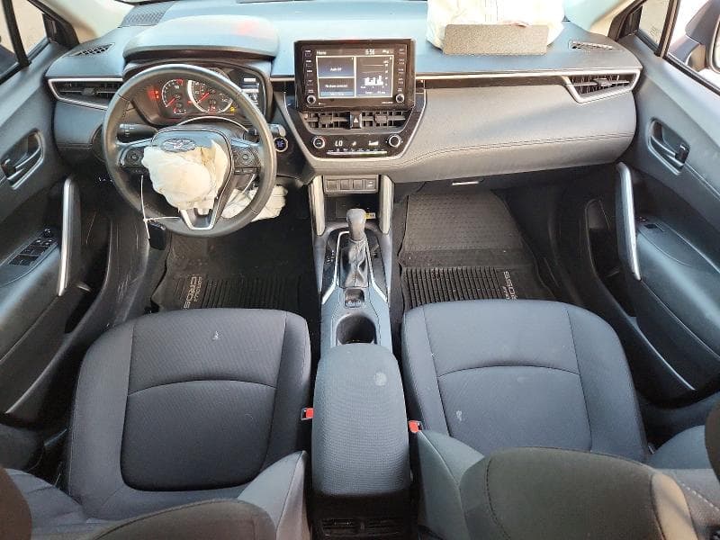 2022 TOYOTA COROLLA CROSS LE 8