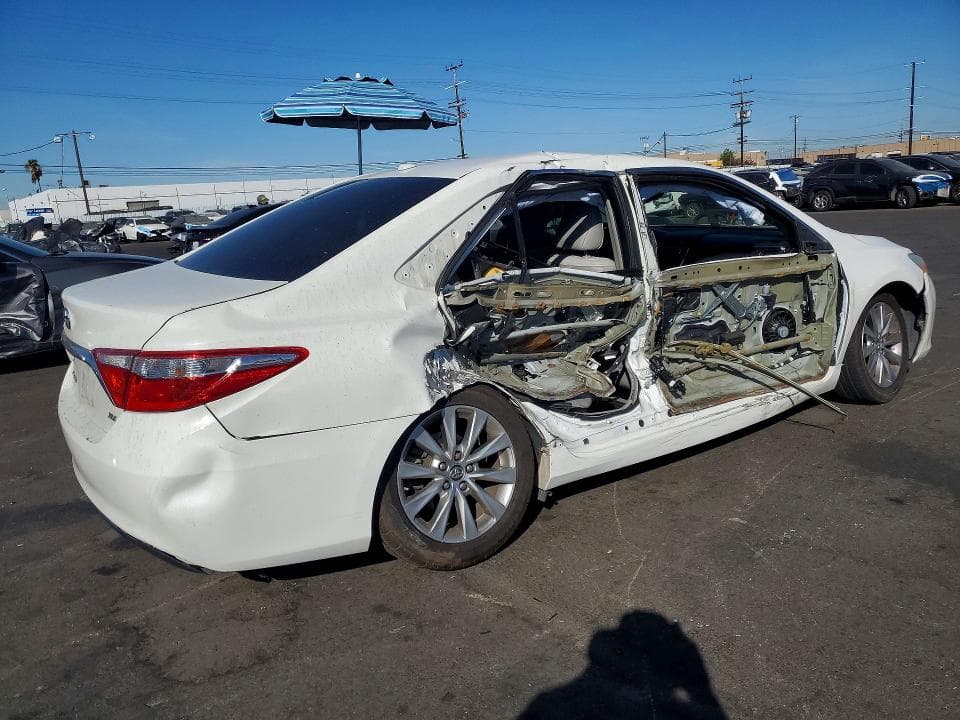 2017 TOYOTA CAMRY XLE 3