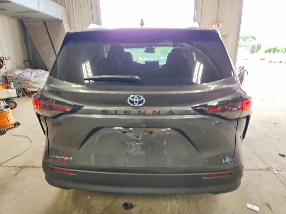 2025 TOYOTA SIENNA LE 6