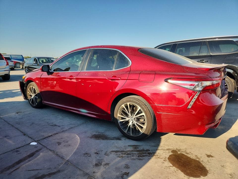 2018 TOYOTA CAMRY SE 2