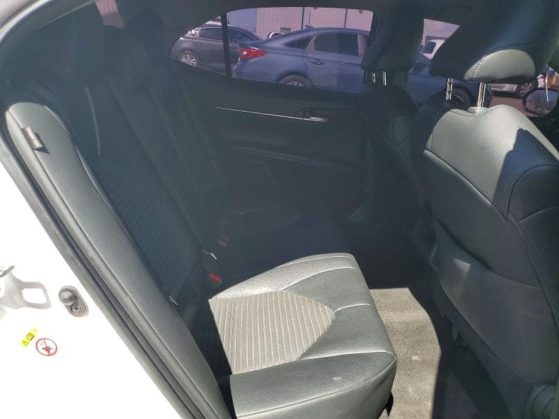 2018 TOYOTA CAMRY SE 10