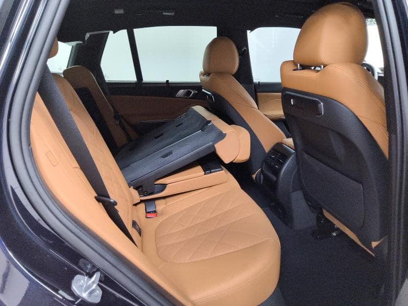 2025 BMW X5 XDRIVE50E 11