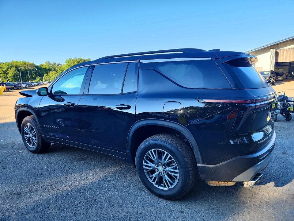 2025 CHEVROLET TRAVERSE LT 2