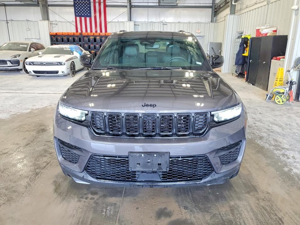 2023 JEEP GRAND CHEROKEE LAREDO 5