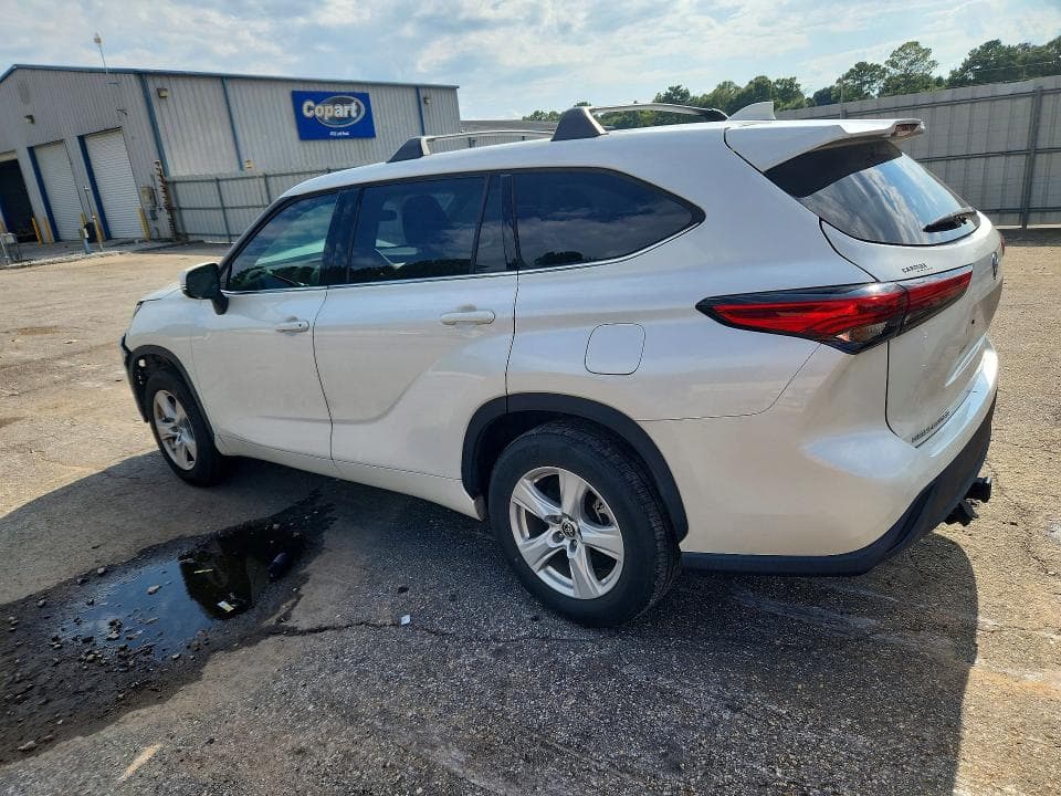 2021 TOYOTA HIGHLANDER LE 2