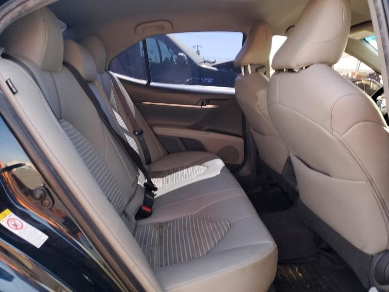 2018 TOYOTA CAMRY SE 10