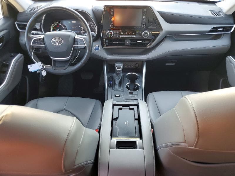 2022 TOYOTA HIGHLANDER HYBRID XLE 8