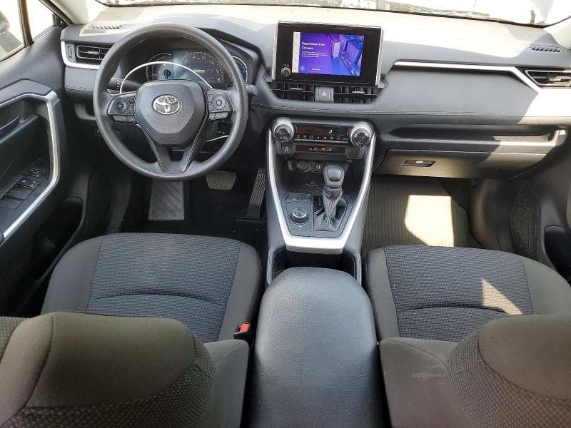 2024 TOYOTA RAV4 LE 8