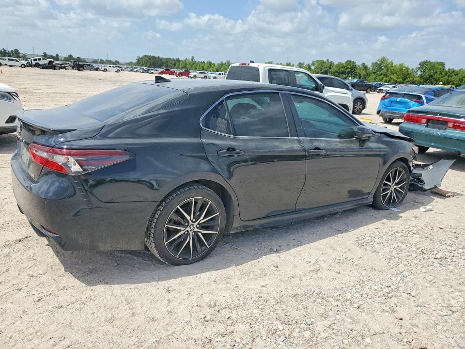 2021 TOYOTA CAMRY SE 3