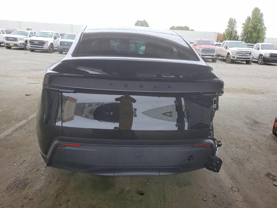 2026 TESLA MODEL Y 6