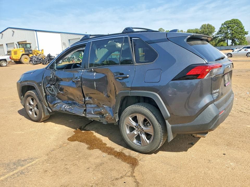 2023 TOYOTA RAV4 XLE 2