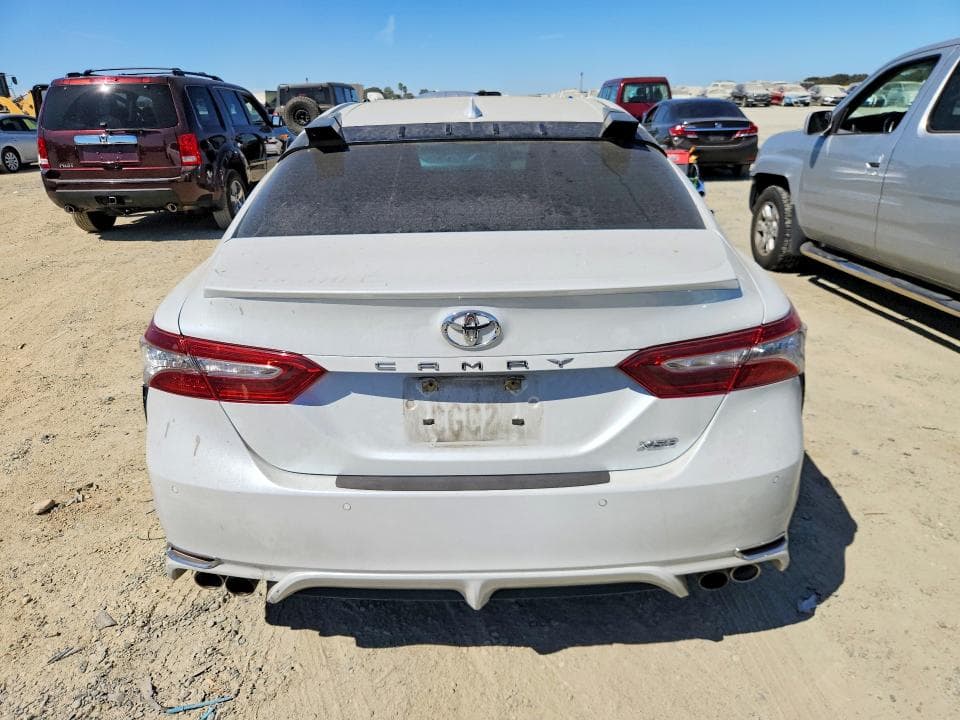 2018 TOYOTA CAMRY XSE 6