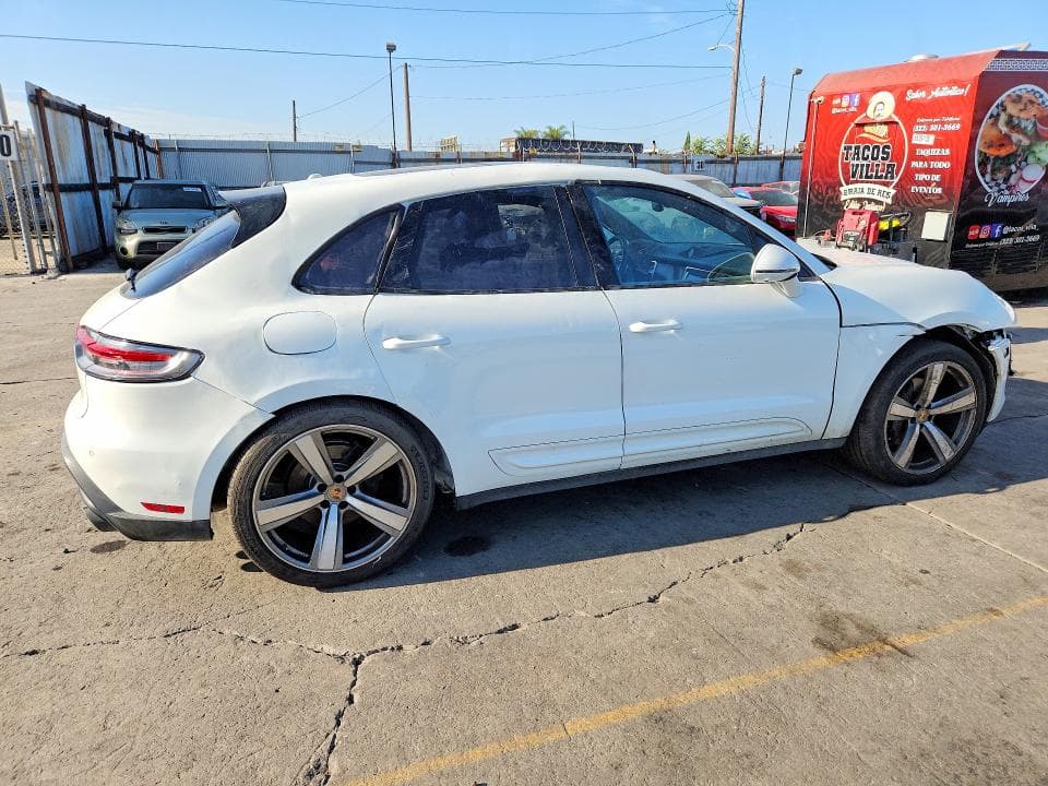 2024 PORSCHE MACAN BASE 3