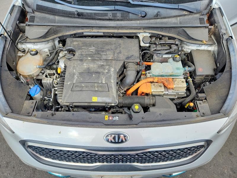 2018 KIA NIRO LX 11