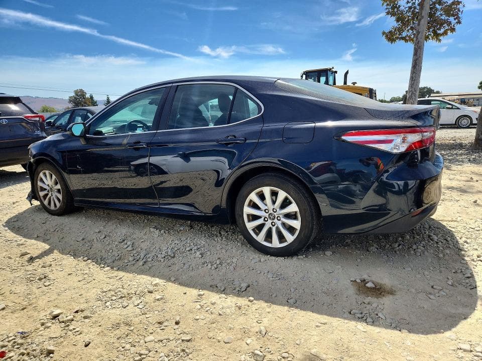 2018 TOYOTA CAMRY LE 2