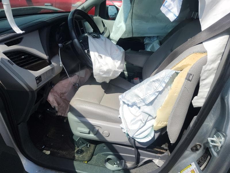 2020 TOYOTA SIENNA XLE 8-PASSENGER 7