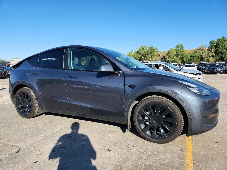 2023 TESLA MODEL Y 4