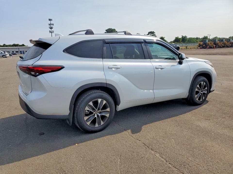 2023 TOYOTA HIGHLANDER XLE 3