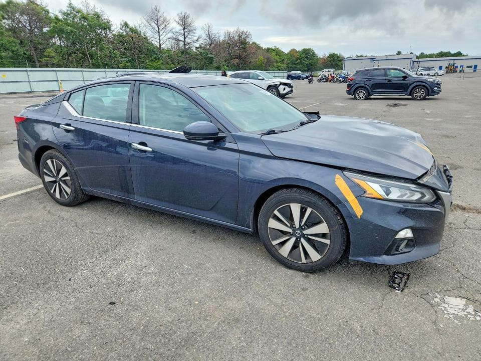 2019 NISSAN ALTIMA SV 4