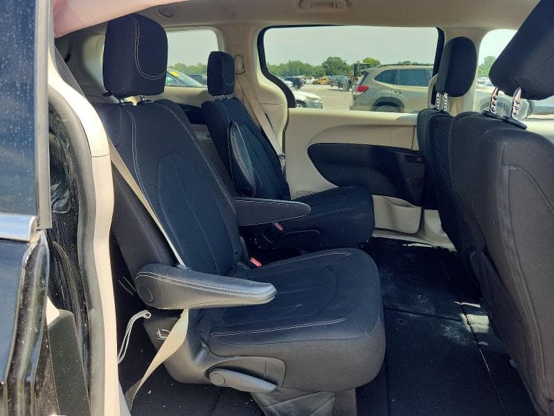2023 CHRYSLER VOYAGER LX 11