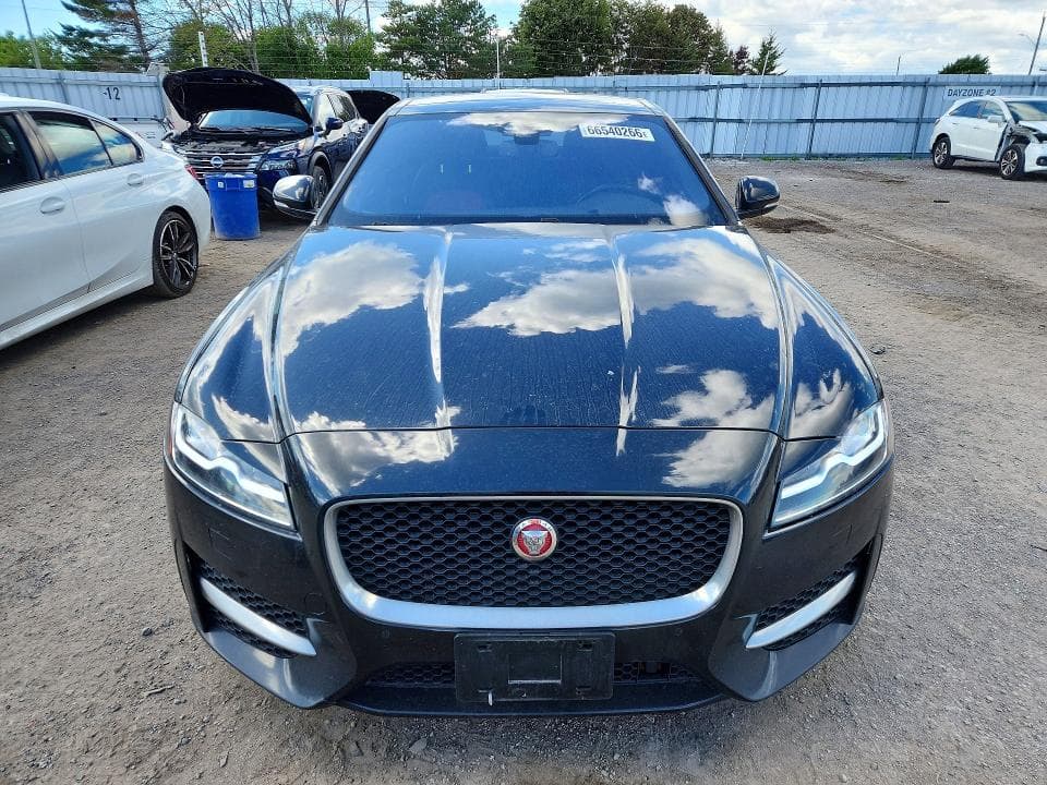 2017 JAGUAR XF R - SPORT 5