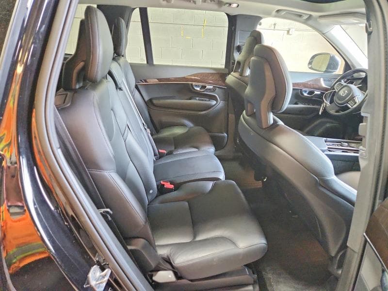 2017 VOLVO XC90 T6 11