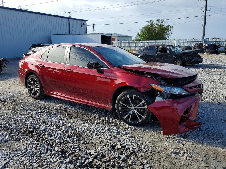 2018 TOYOTA CAMRY SE 4