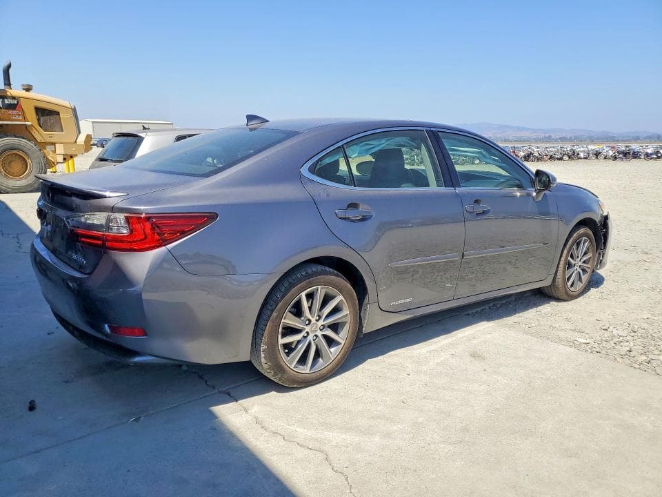 2018 LEXUS ES 300H 3