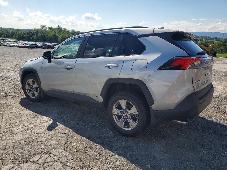 2024 TOYOTA RAV4 XLE 2