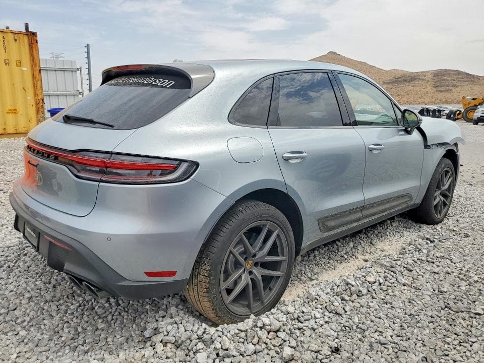 2026 PORSCHE MACAN BASE 3