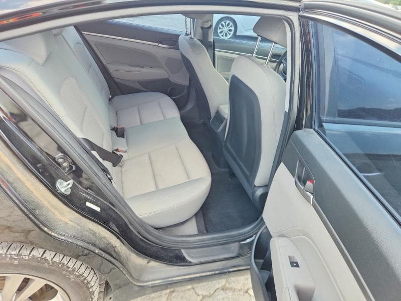 2017 HYUNDAI ELANTRA SE 10