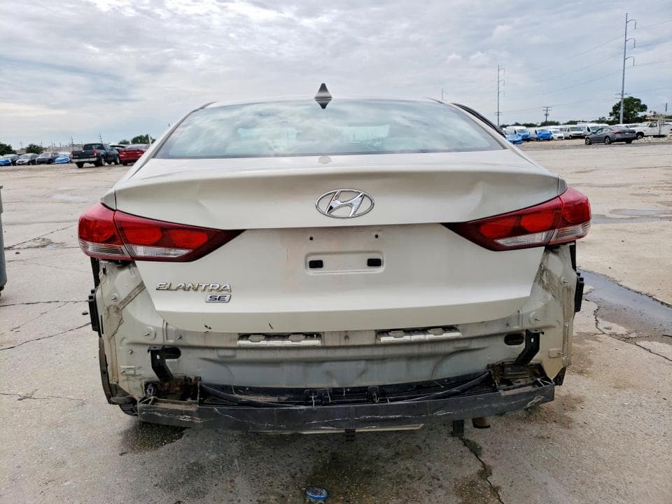 2017 HYUNDAI ELANTRA SE 6