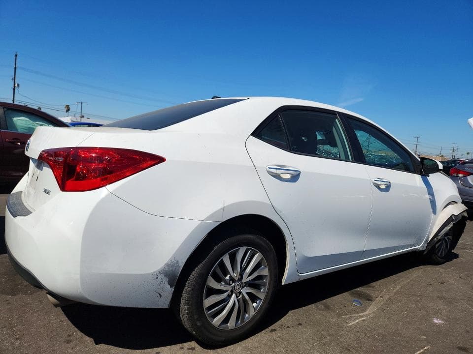 2018 TOYOTA COROLLA XLE 3