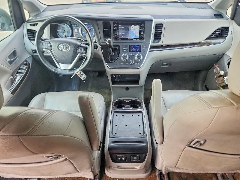 2018 TOYOTA SIENNA XLE 8-PASSENGER 8