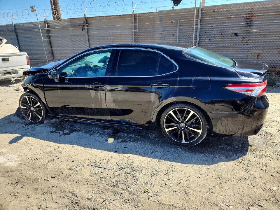 2018 TOYOTA CAMRY XSE 2