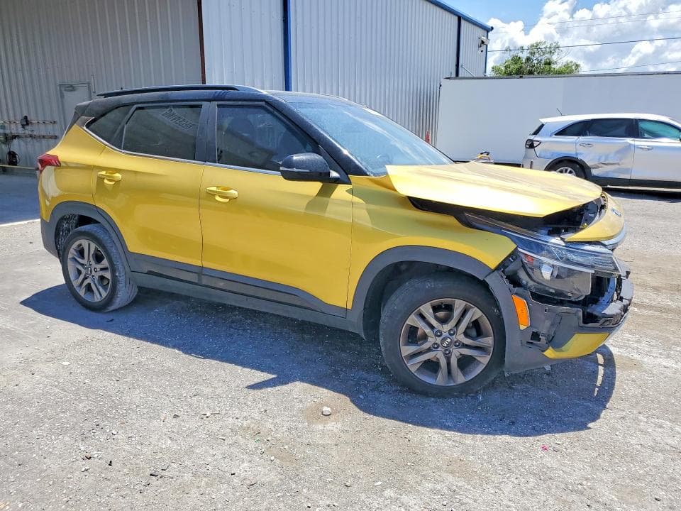 2021 KIA SELTOS S 4